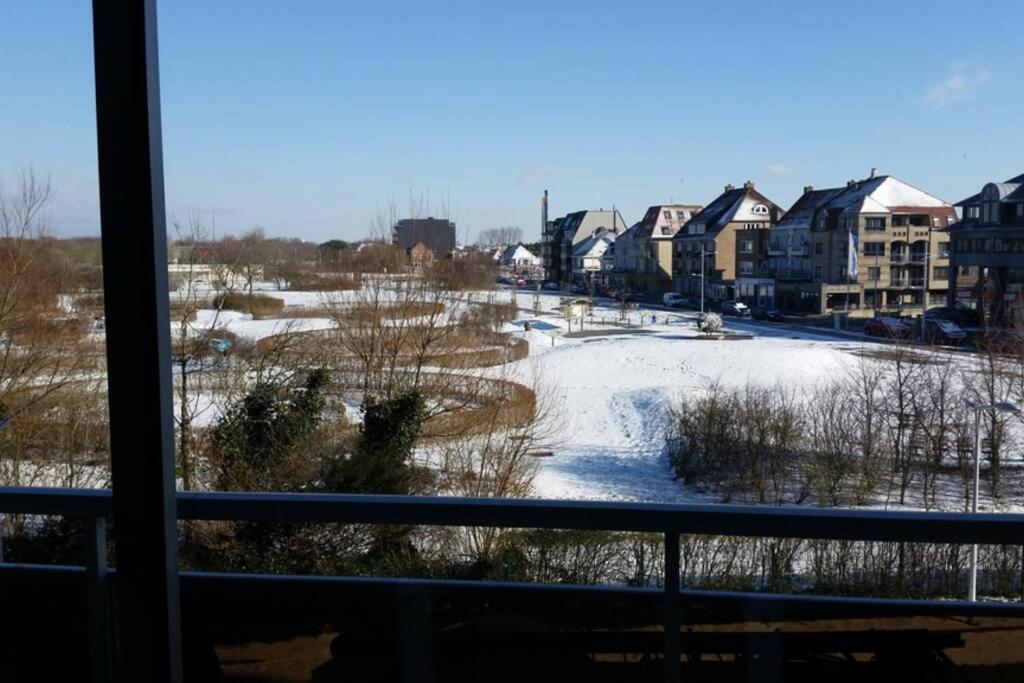 Appartement Residentie Astrid Met Private Parking Bredene Bagian luar foto