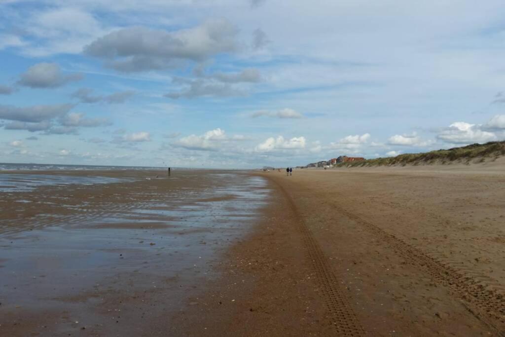 Appartement Residentie Astrid Met Private Parking Bredene Bagian luar foto