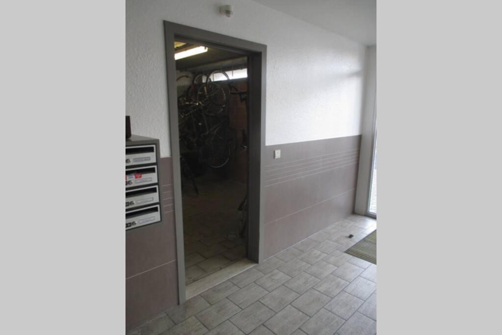 Appartement Residentie Astrid Met Private Parking Bredene Bagian luar foto