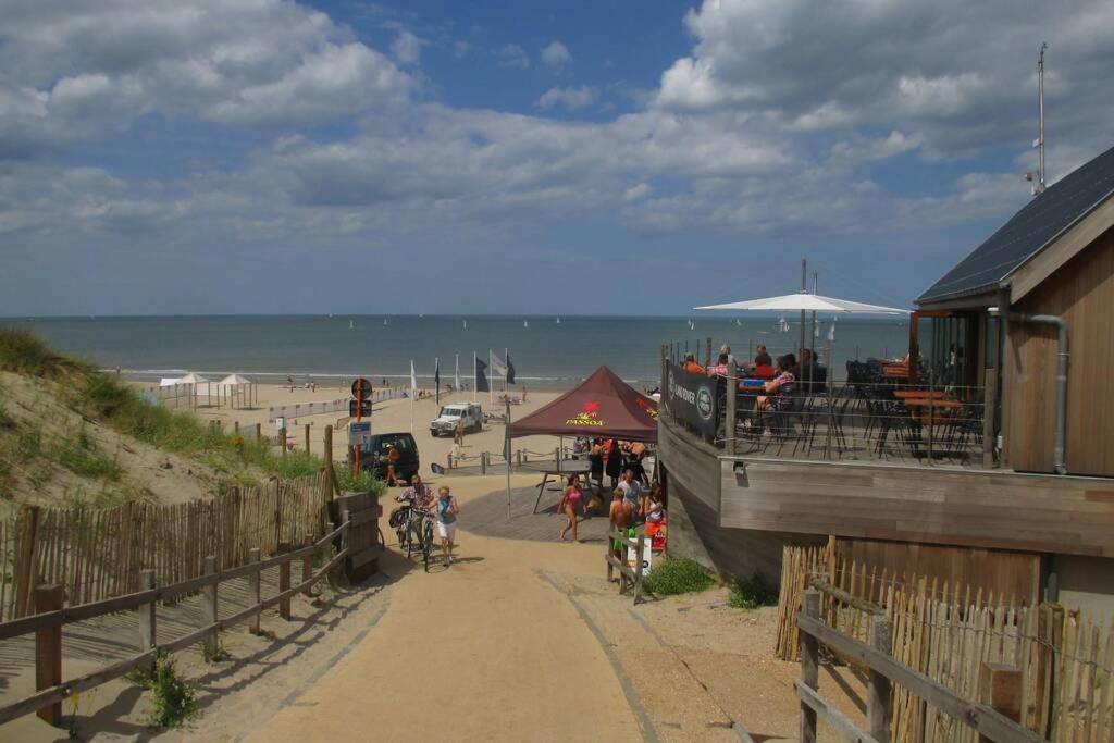 Appartement Residentie Astrid Met Private Parking Bredene Bagian luar foto