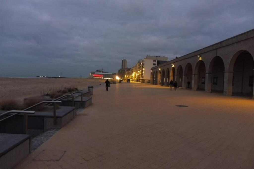 Appartement Residentie Astrid Met Private Parking Bredene Bagian luar foto