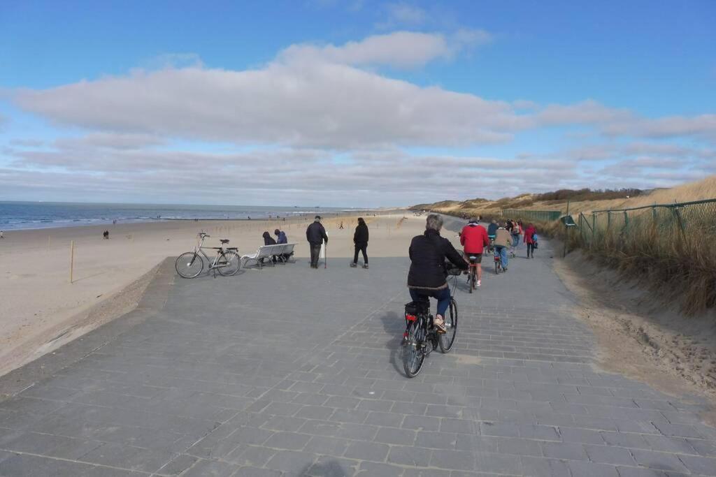 Appartement Residentie Astrid Met Private Parking Bredene Bagian luar foto