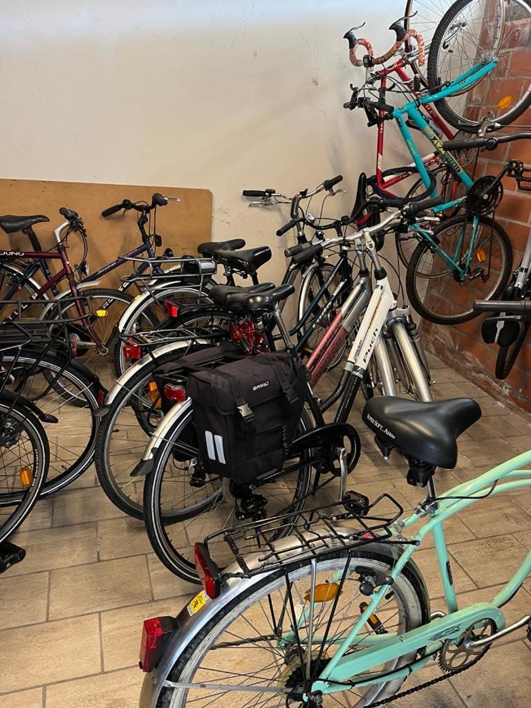 Appartement Residentie Astrid Met Private Parking Bredene Bagian luar foto