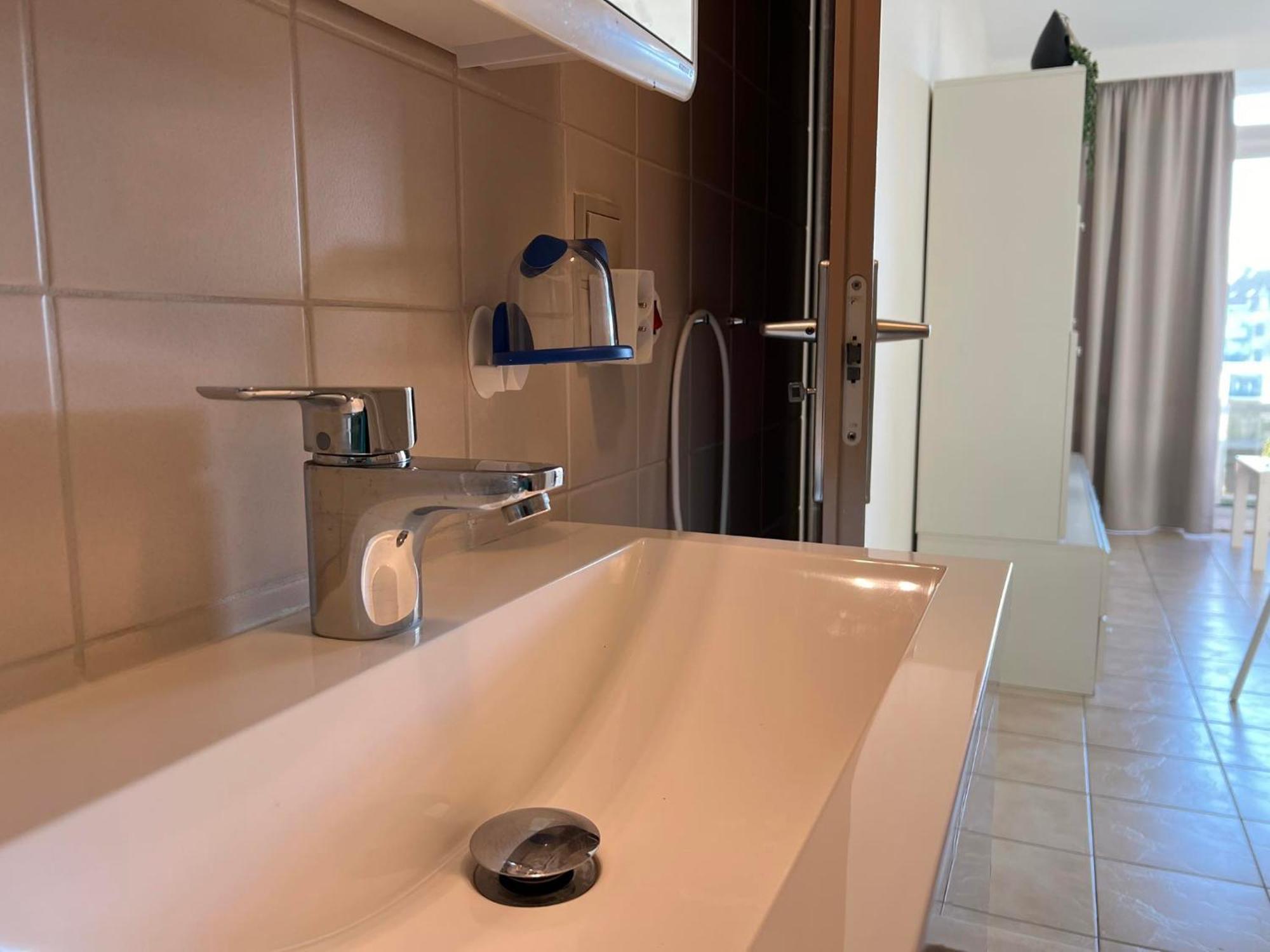 Appartement Residentie Astrid Met Private Parking Bredene Bagian luar foto