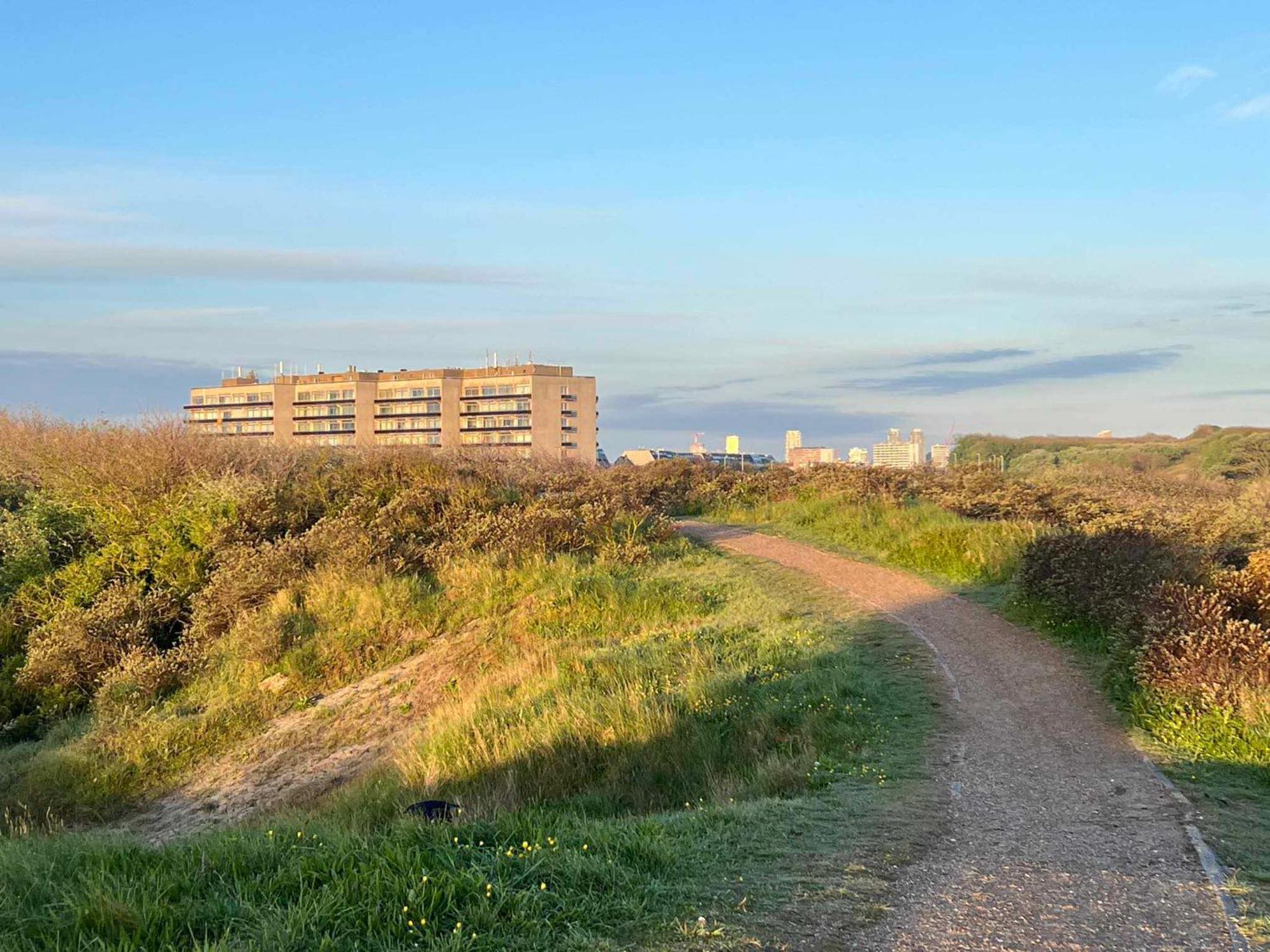 Appartement Residentie Astrid Met Private Parking Bredene Bagian luar foto