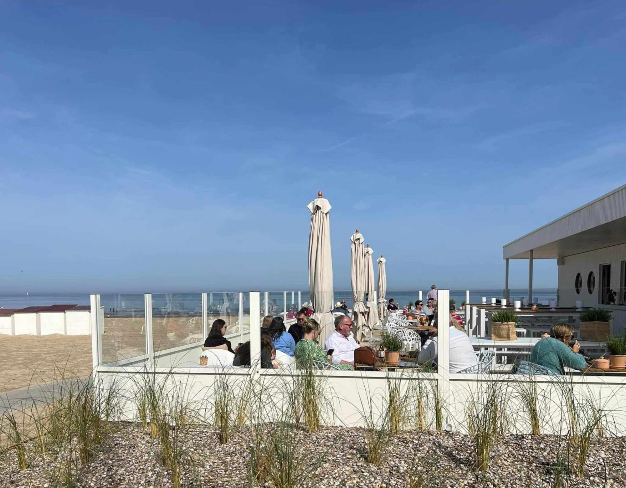 Appartement Residentie Astrid Met Private Parking Bredene Bagian luar foto