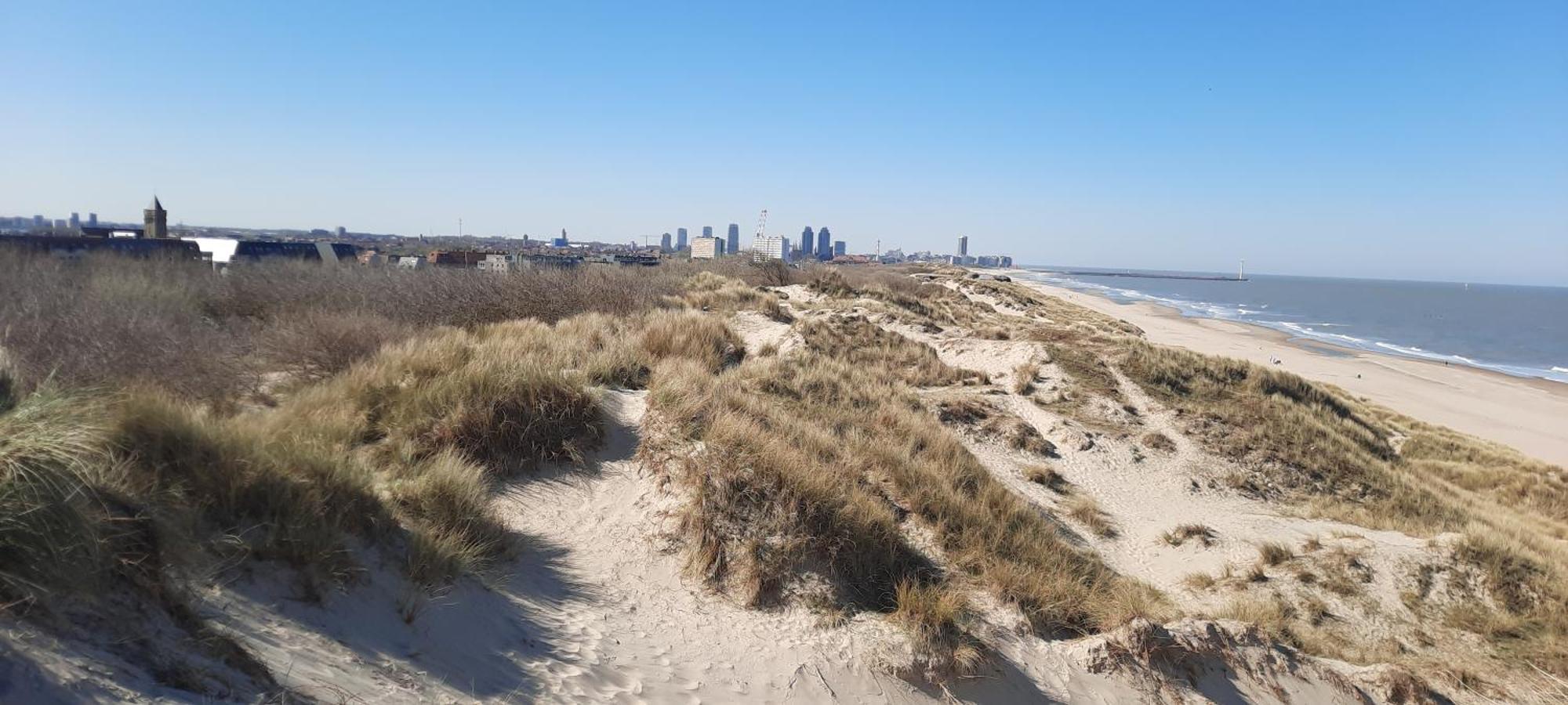 Appartement Residentie Astrid Met Private Parking Bredene Bagian luar foto