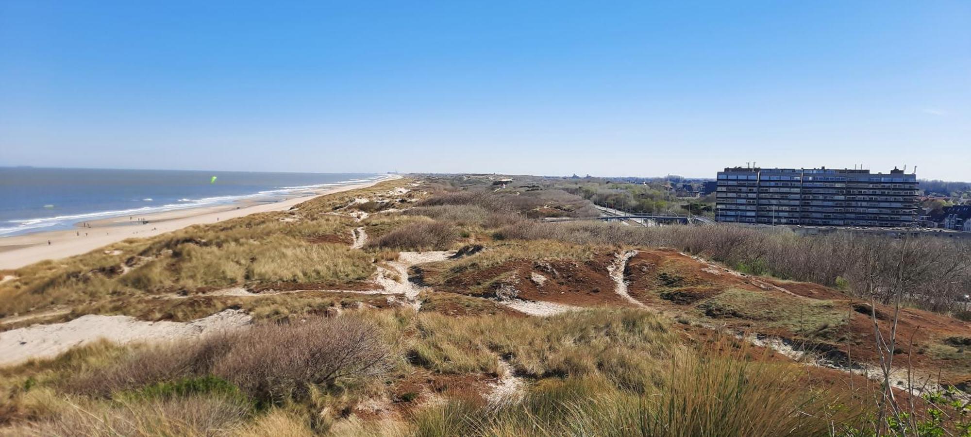 Appartement Residentie Astrid Met Private Parking Bredene Bagian luar foto