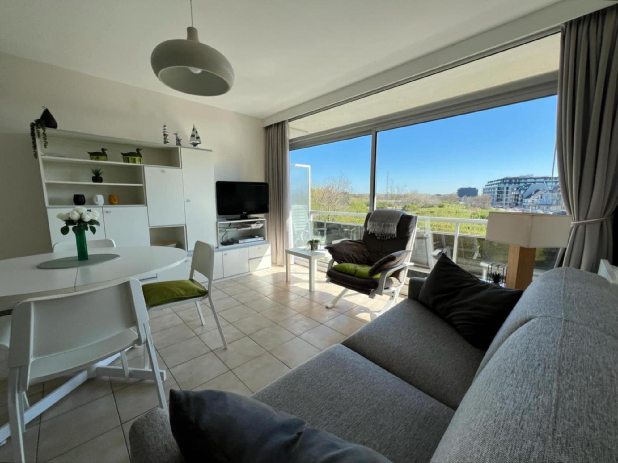 Appartement Residentie Astrid Met Private Parking Bredene Bagian luar foto